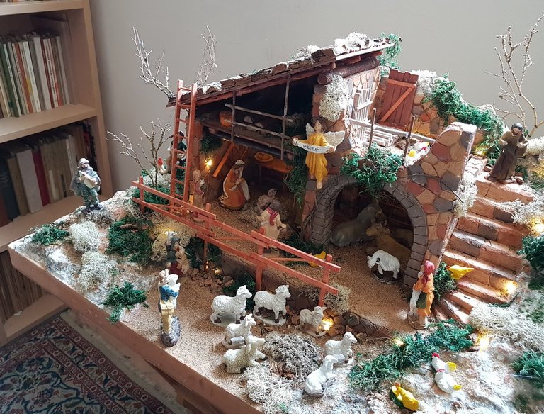 DIORAMA con AMBIENTAZIONE NATALIZIA (Nascita di GesÃ¹) realizzato interamente a …