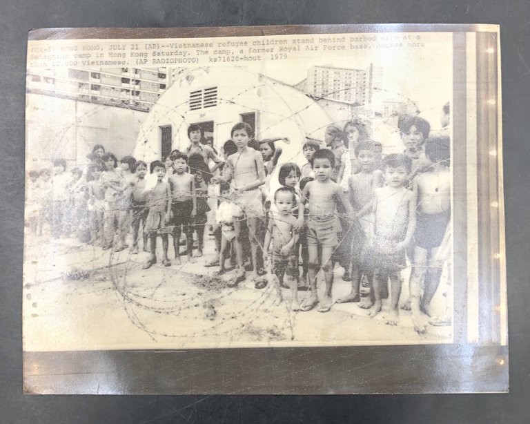 Michèle RAY in VIETNAM. Serie di 5 FOTOGRAFIE d'agenzia sulla …