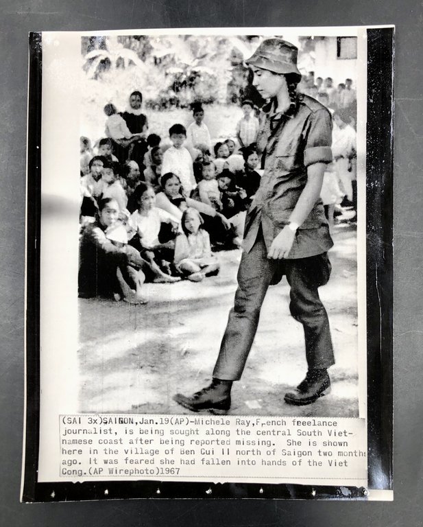 Michèle RAY in VIETNAM. Serie di 5 FOTOGRAFIE d'agenzia sulla …