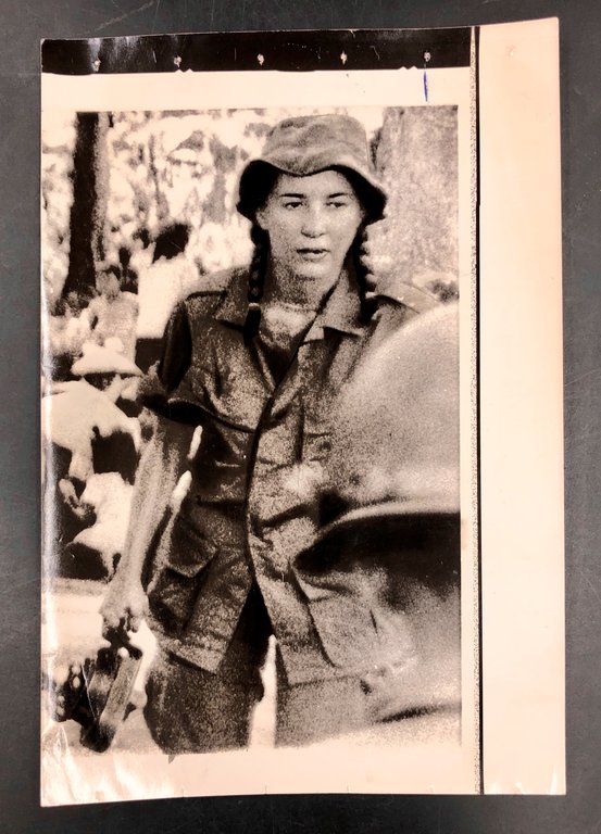 Michèle RAY in VIETNAM. Serie di 5 FOTOGRAFIE d'agenzia sulla …