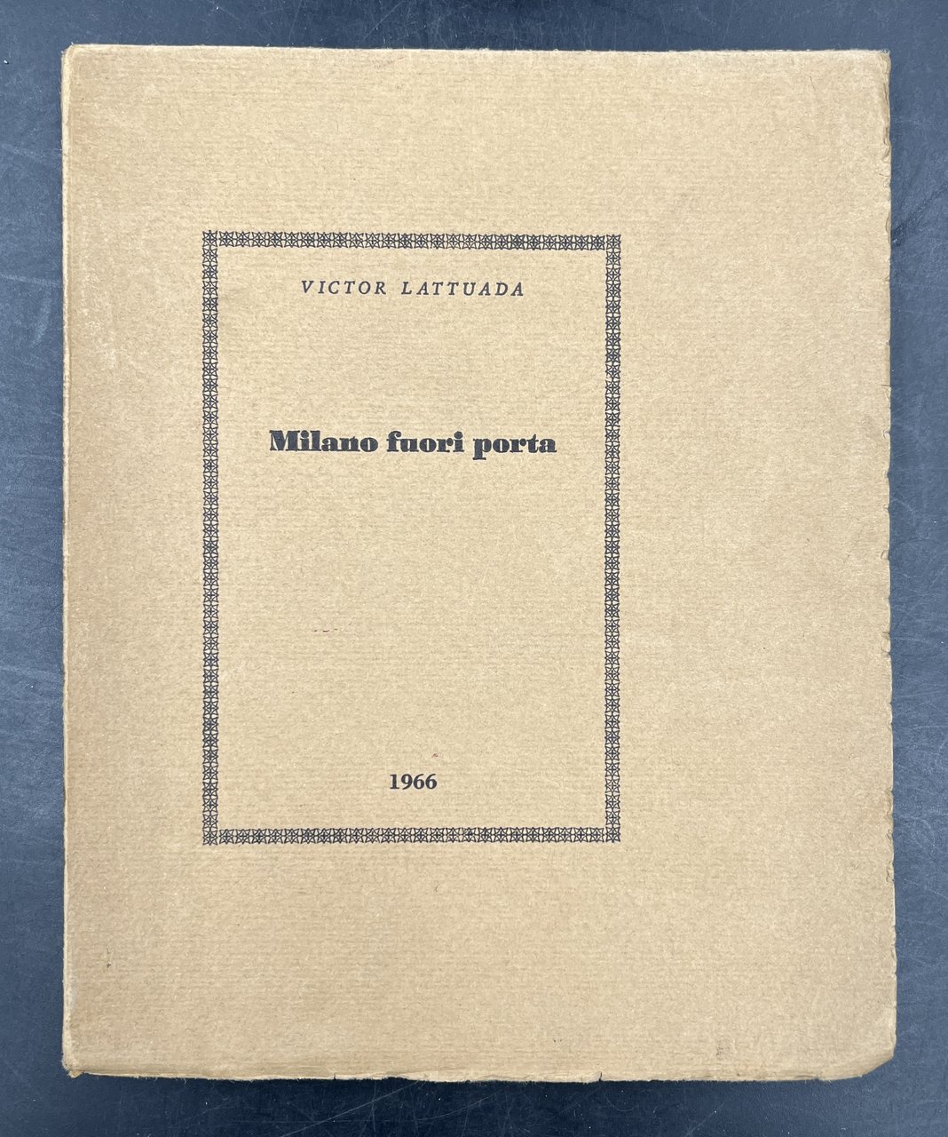 MILANO FUORI PORTA. Testo di Giorgio BOCCA e fotografie di …