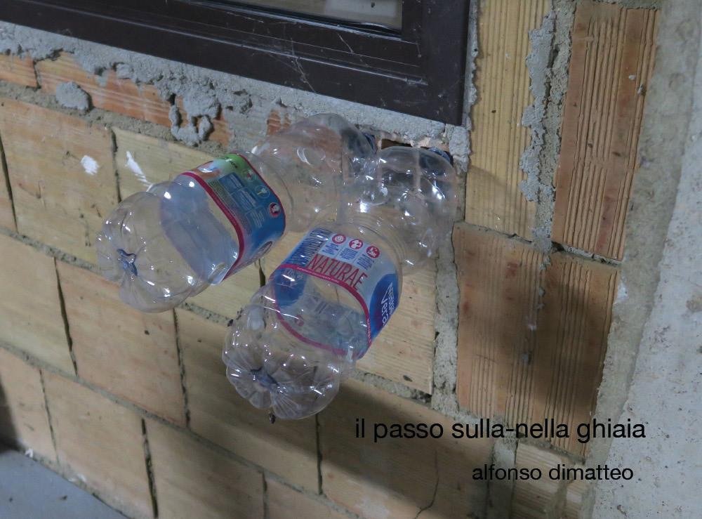 Il passo sulla-nella ghiaia