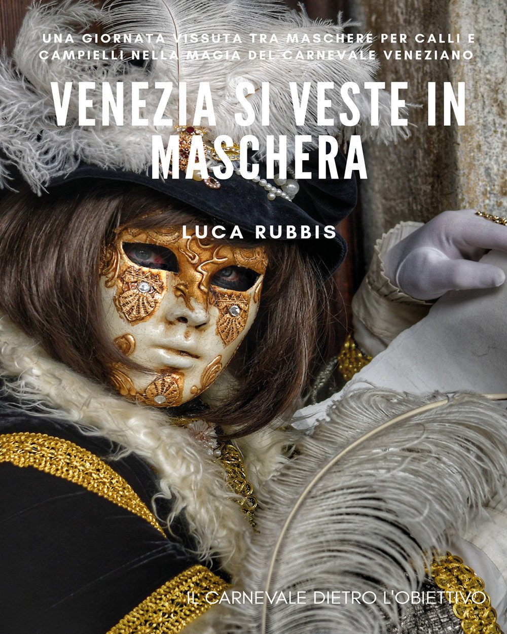 Venezia si veste in maschera