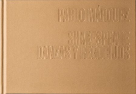 Pablo Márquez. Shakespeare, danzas y regocijos. Con motivo del 450 aniversario del bautismo de William Shakespeare en Stratford-upon-Avon, el Museo ABC homenajea al dramaturgo británico con la exposición y la edición del libro Shakespeare, danzas y regocijos. Pablo Márquez (Madrid, 1957) divide el catálogo en tres suites: 20 ilustraciones para una imaginaria edición de La tempestad (inspirándose en estampas de Andrea Mantegna), una serie sobre Sueño de una noche de verano; y una última recopilación de menciones de Shakespeare a la naturaleza que ilustra con bocetos de los estudios de botánica de Leonardo da Vinci. Un exquisito ejercicio de interpretación de algunos de los pasajes más emblemáticos de la literatura inglesa. Catálogo. Un
