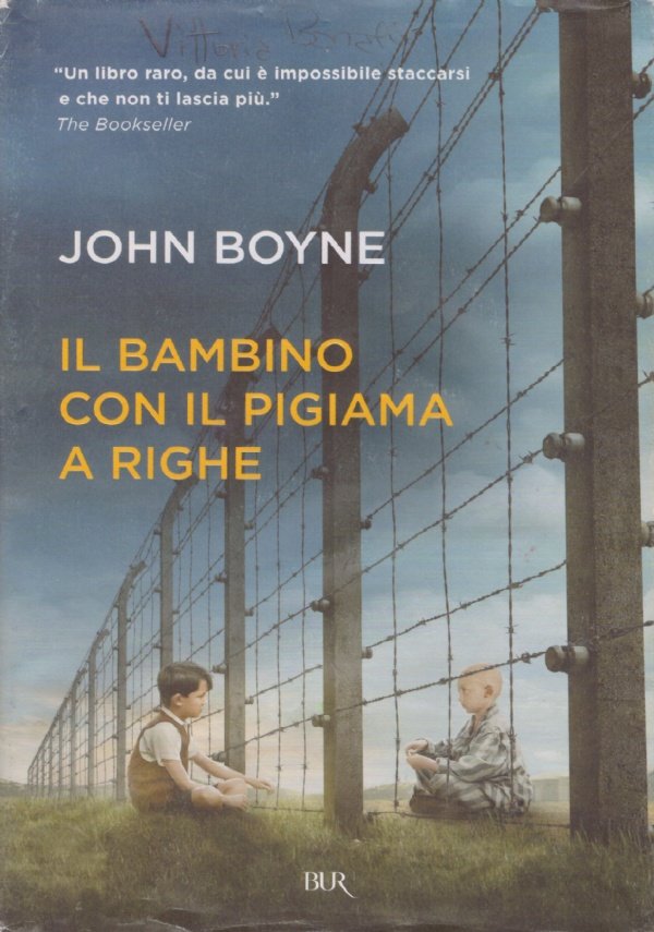 IL BAMBINO CON IL PIGIAMA A RIGHE