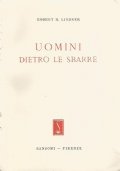 UOMINI DIETRO LE SBARRE