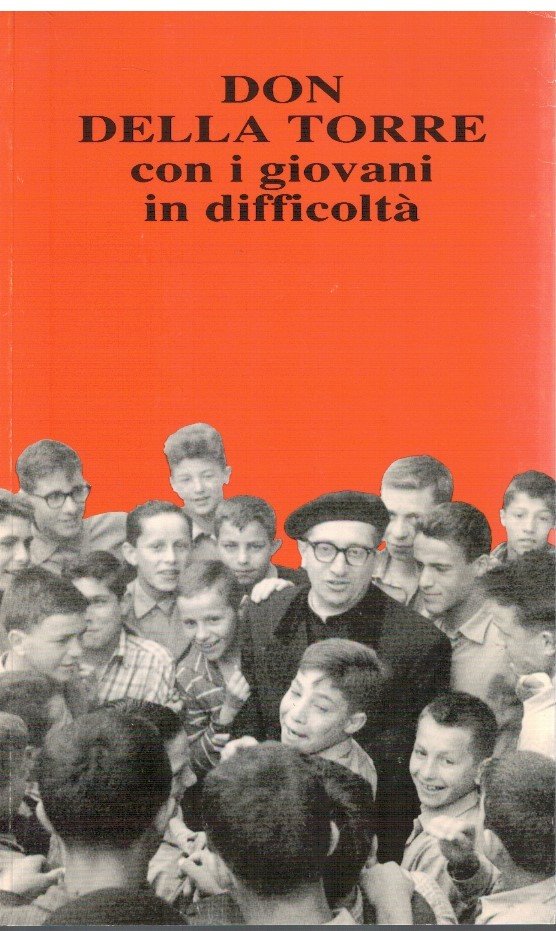 Don Della Torre con i giovani in difficoltà