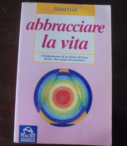 ABBRACCIARE LA VITA | Immagine principale