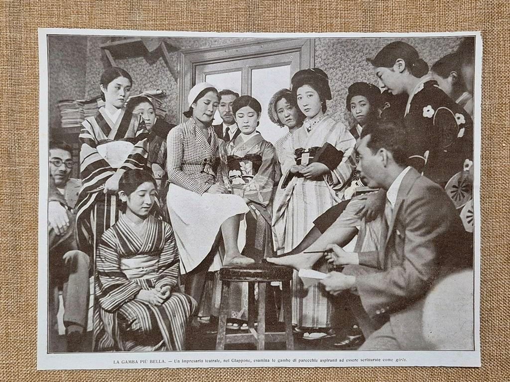 Giappone 1933 Concorso teatrale La gamba più bella aspiranti girls …