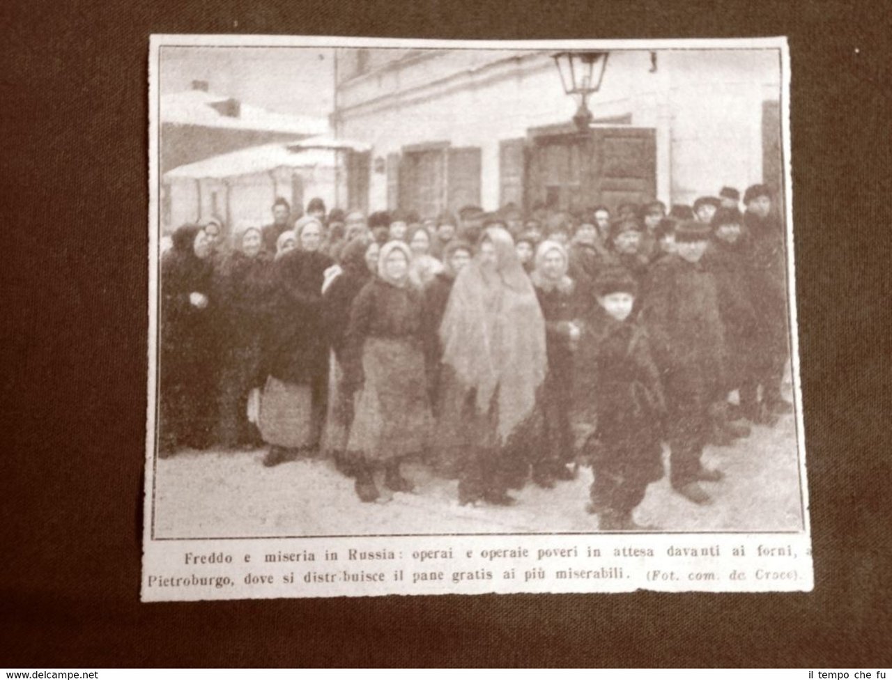 La miseria in Pietroburgo nel 1908 Distribuzione del pane ai … | Immagine principale