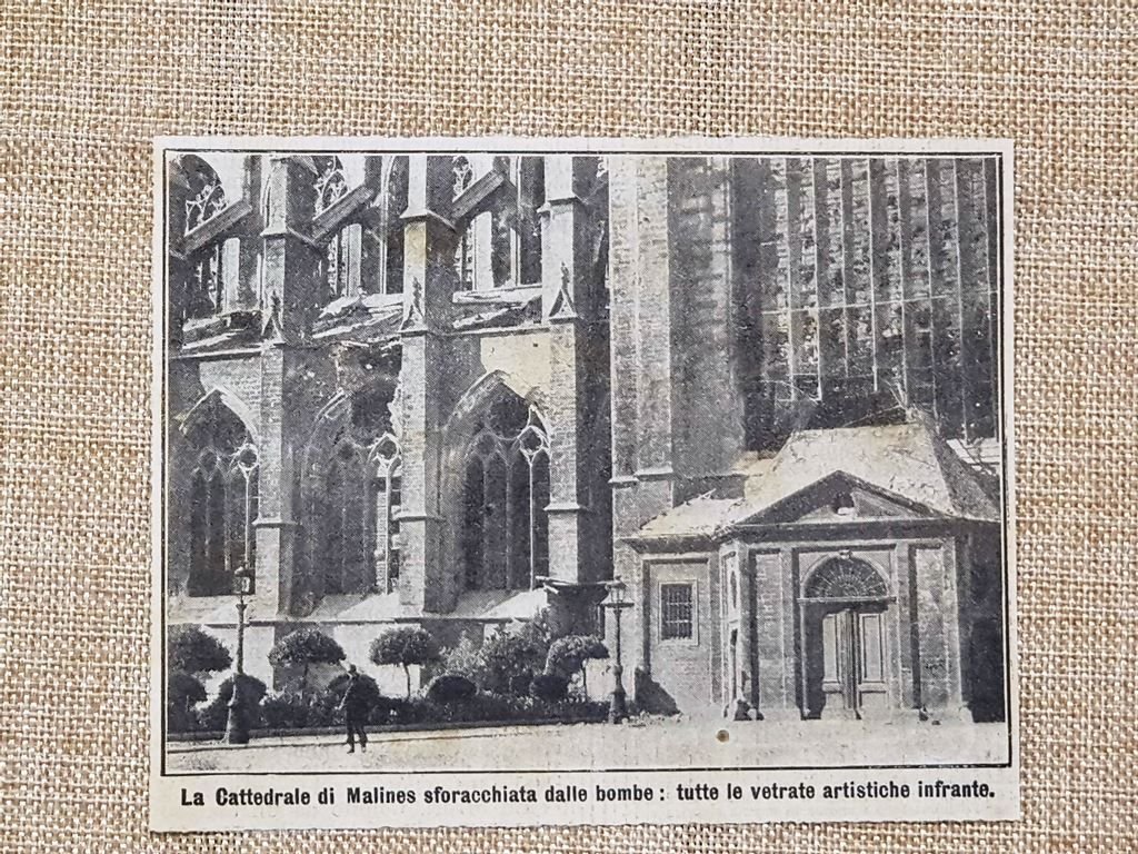 Malines o Mechelen nel 1914 La Cattedrale bombardata Fiandre Belgio …