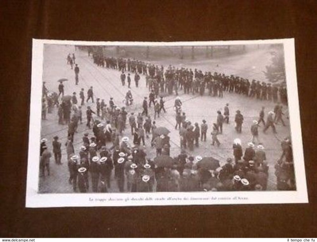 Milano Sciopero generale Dimostranti Comizio all'Arena