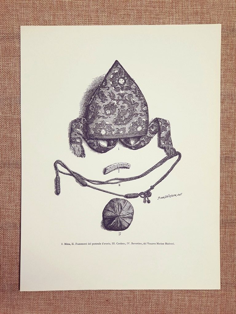 Mitra frammenti del pastorale berrettino del Vescovo Marino Madroni Stampa …