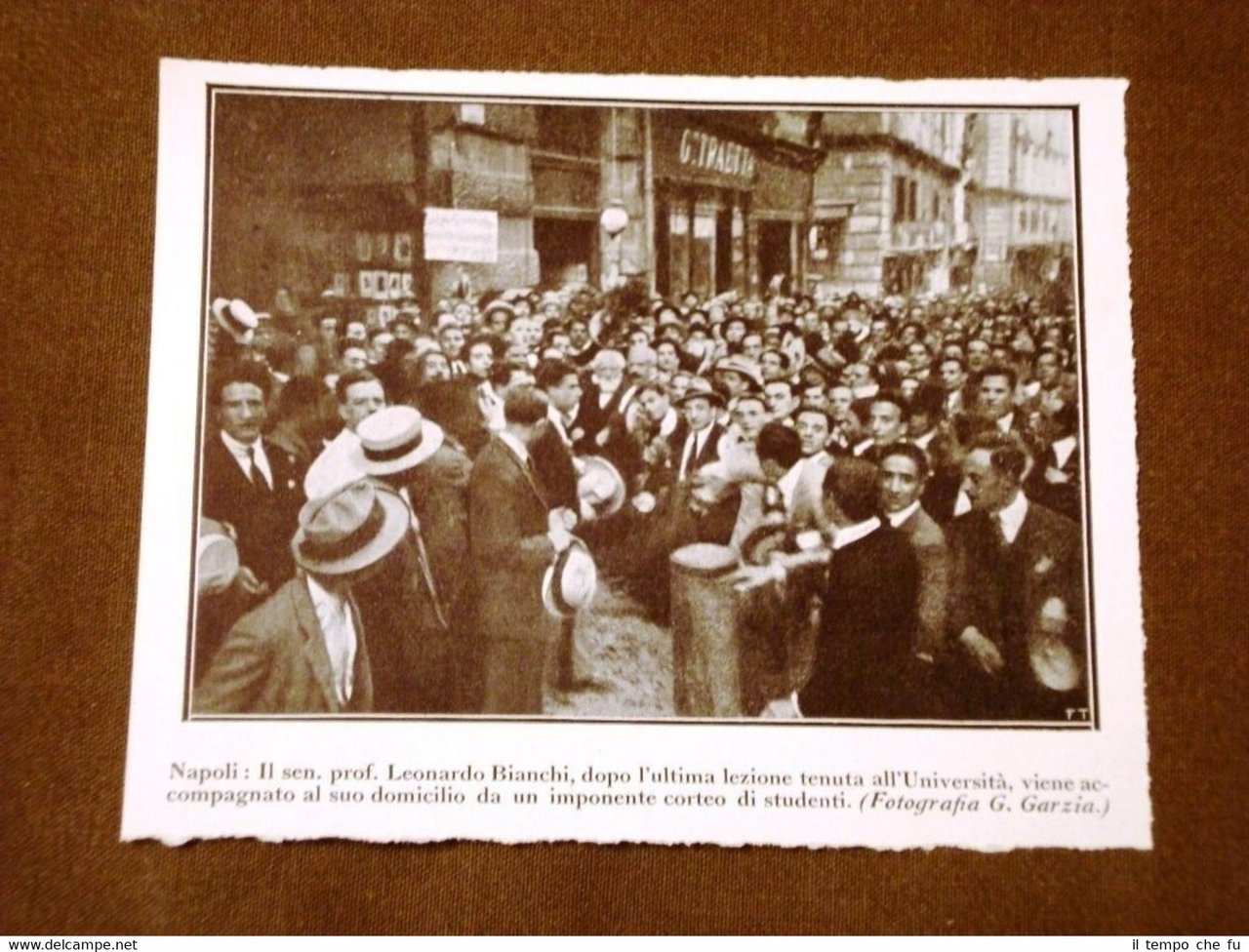 Napoli nel 1923 Studenti accompagnano casa Senatore Professore Leonardo Bianchi