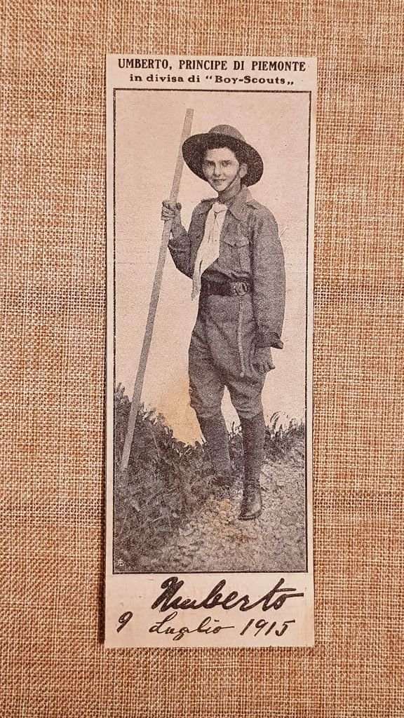 Nel 1915 Umberto di Savoia ritratto in uniforme da Boy …