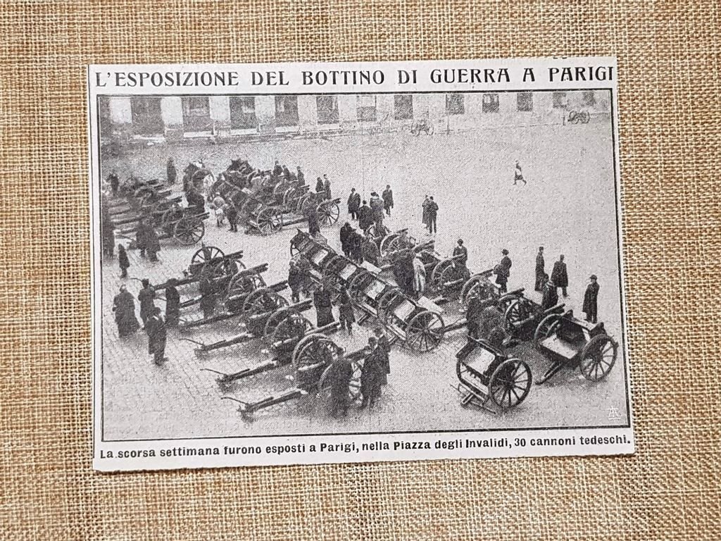 Parigi nel 1915 Piazza degli Invalidi 30 cannoni tedeschi catturati …