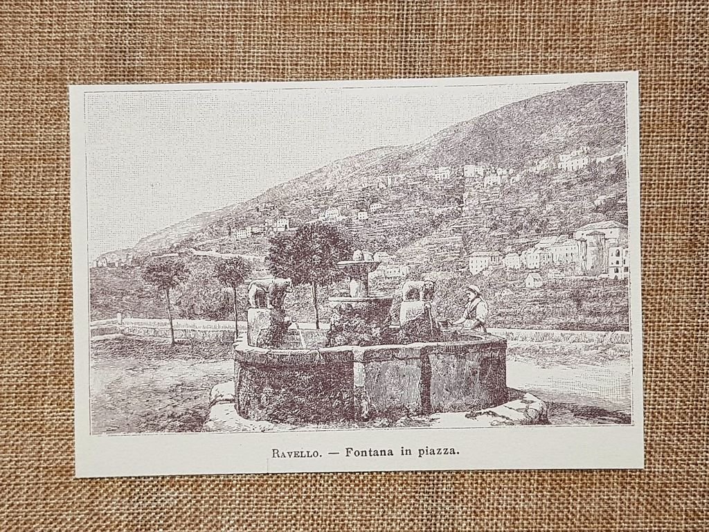 Ravello nell'800 La fontana nella piazza Salerno Campania