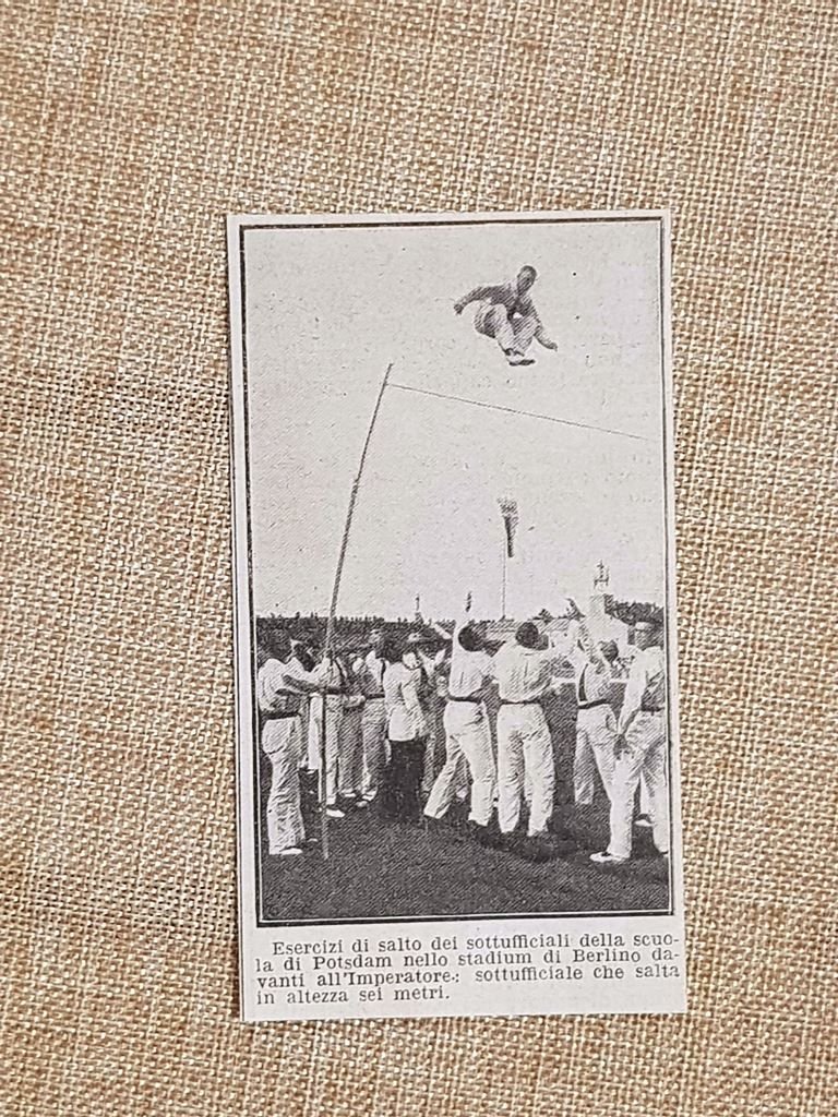 Stadium di Berlino 1914 Scuola di Potsdam Sottuficiale salta in …
