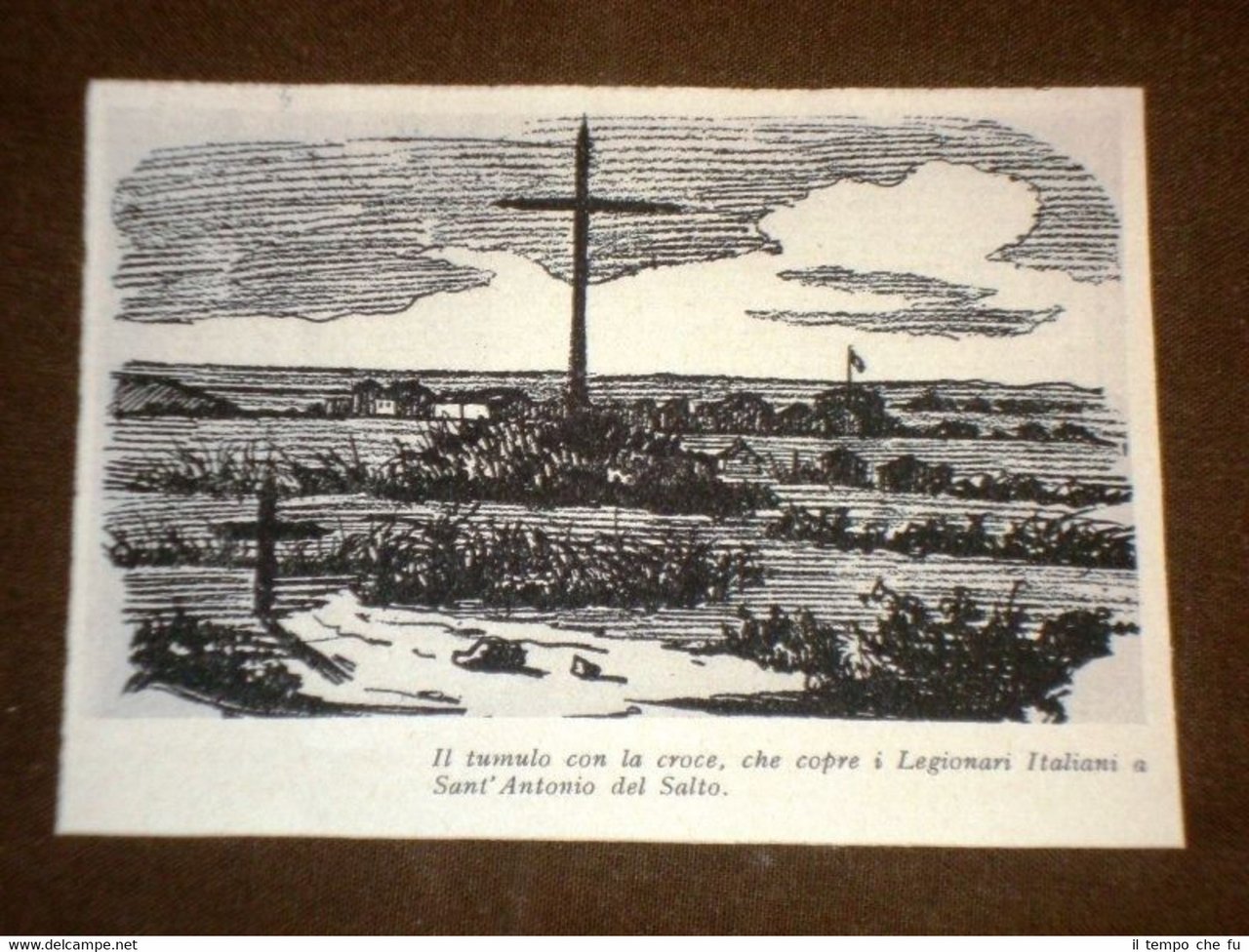 Tumulo con la croce ai Legionari Italiani a Sant'Antonio del …