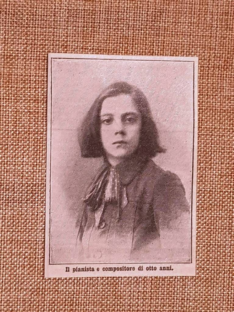 Un pianista e compositore di 8 anni Soggetto da identificare …