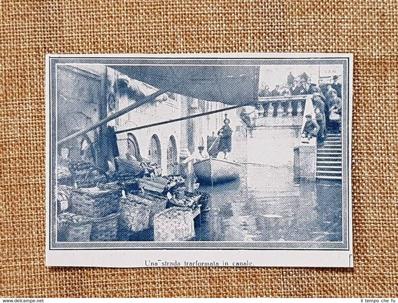 Venezia nel 1927 L'alta marea Una strada trasformata in canale …