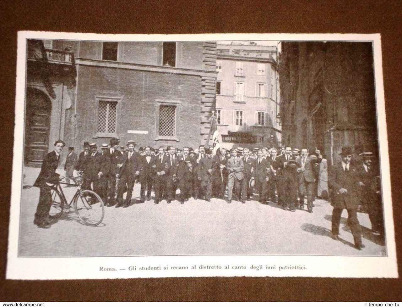 WW1 Prima Guerra Mondiale 1914-1918 Roma Studenti cantano inni patriottici
