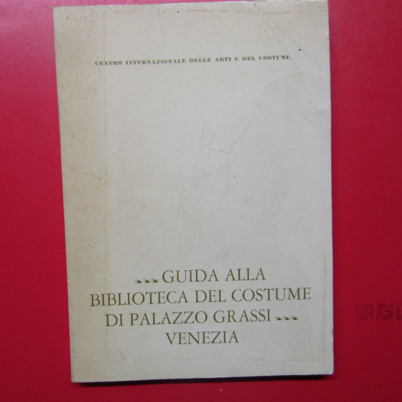 Guida alla Biblioteca del Costume di Palazzo Grassi - Venezia