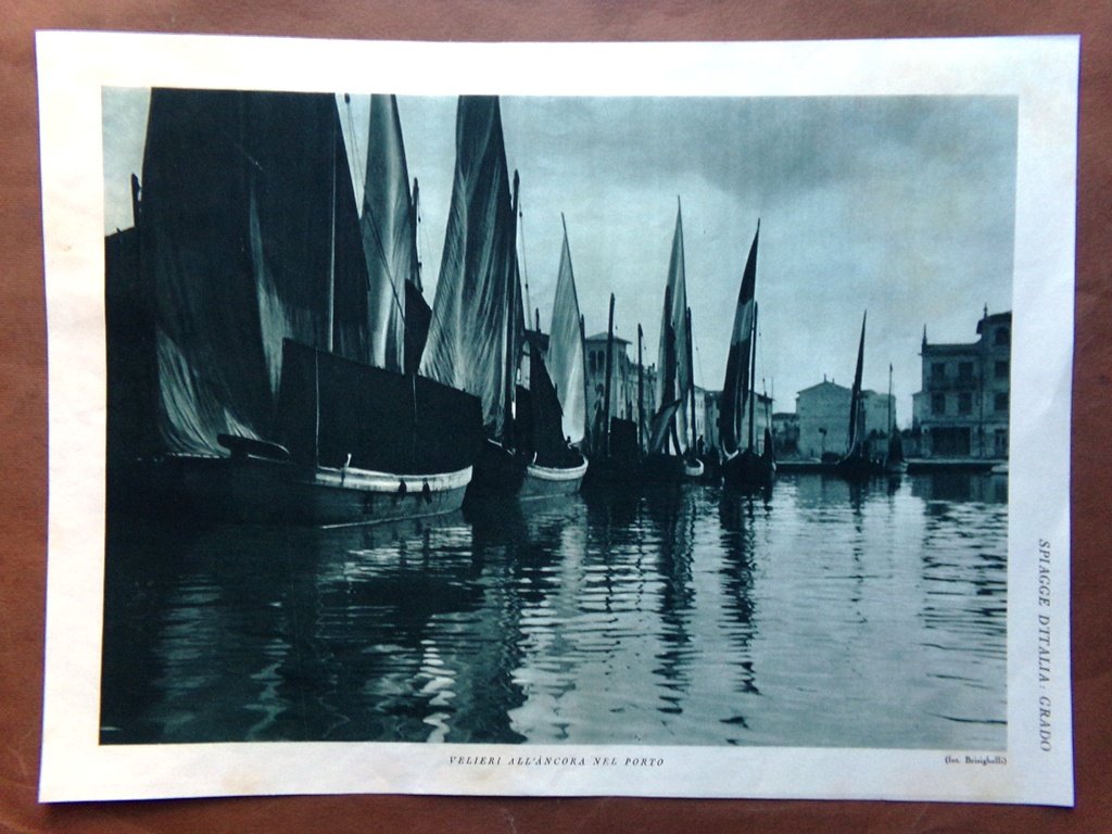 Stampa del 1927 Spiagge d'Italia Grado Velieri Chiesa San Marco …