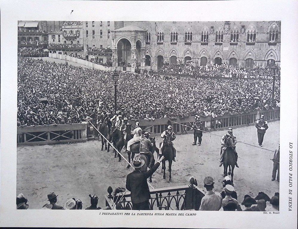 Stampa del 1928 Palio di Siena Preparativi Piazza Campo Sovrani …