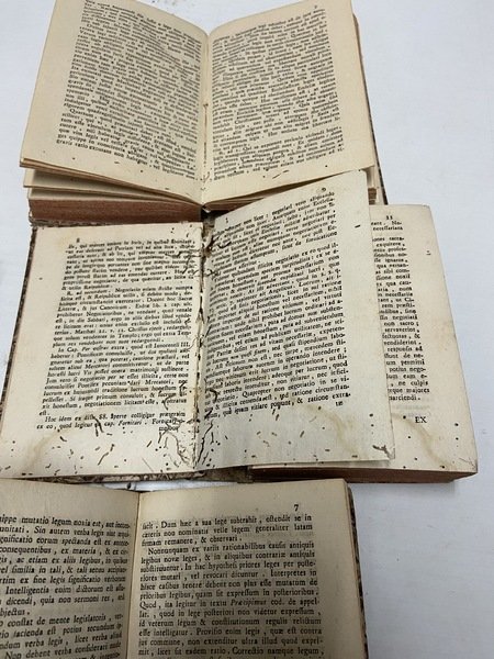 Resolutiones quaestionum ex theologia morali et sacris rubricis.