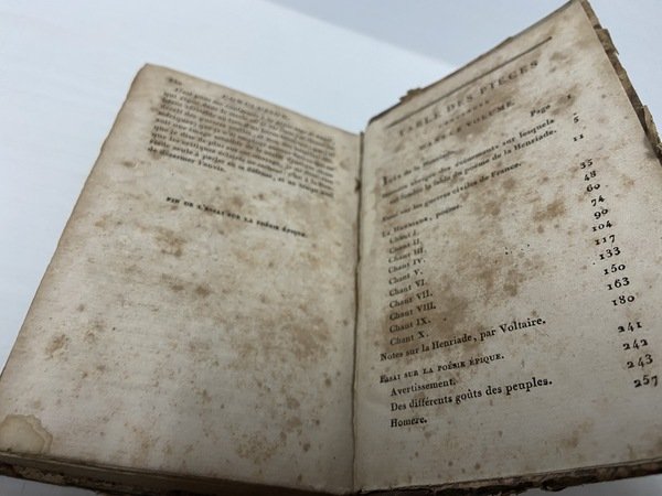 La Henriade, poeme. Suivi de l'essai sur la poesie epique.