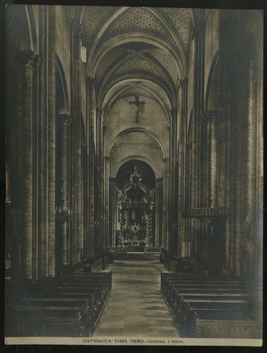 21046. Trento. Cattedrale. L'interno.