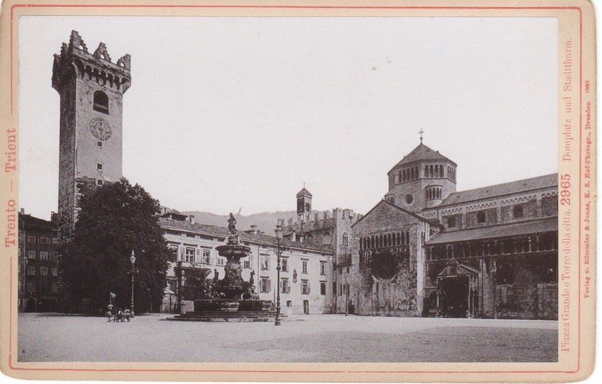 2965. Trento - Piazza Grande e Torre della cittÃ .