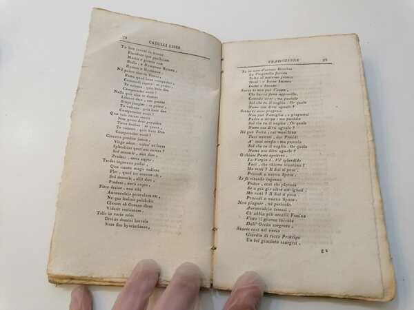 Libro di C. Valerio Catullo veronese tradotto in versi italiani …