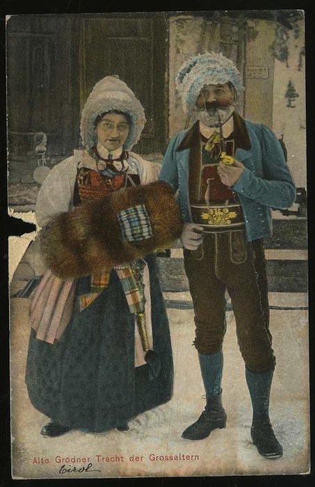 Alte Grödner Tracht der Grosseltern.