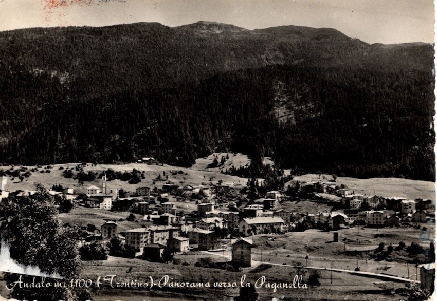 Andalo m.1100 (Trentino) - Panorama verso la Paganella.