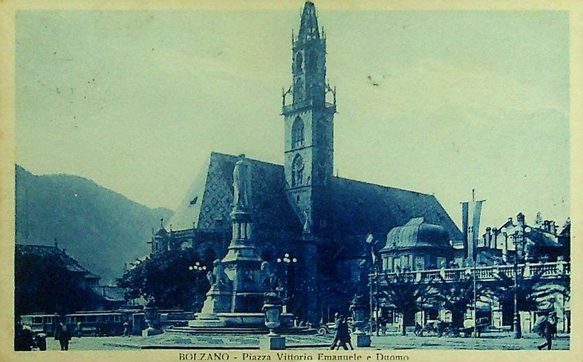 Bolzano: Piazza Vittorio Emanuele e Duomo.