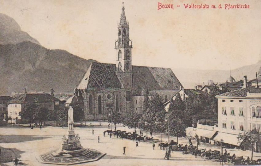 Bozen - Walterplatz m. d. Pfarrkirche.