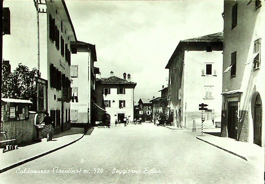 Caldonazzo (Trentino) m. 520 - Soggiorno estivo.