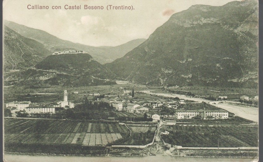 Calliano con Castel Beseno (Trentino).