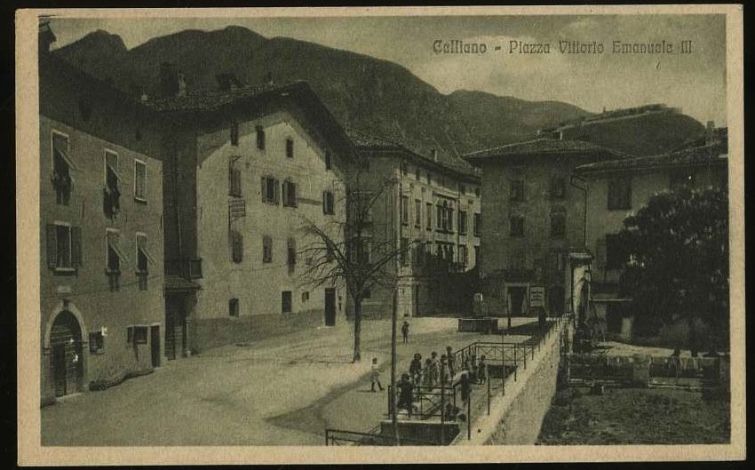 Calliano. Piazza Vittorio Emanuele III.