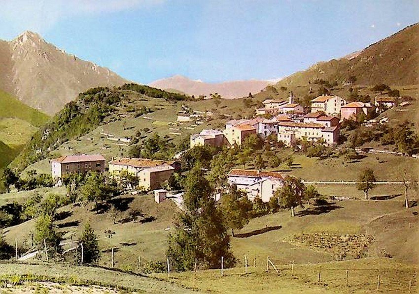 Camposilvano di Vallarsa m. 1013. Stazione climatica (Trentino).