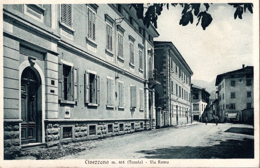 Civezzano m. 463 (Trento) - Via Roma.