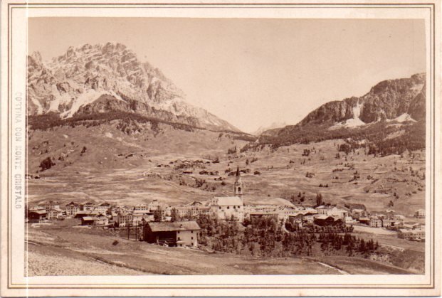 Cortina con il Monte Cristallo.