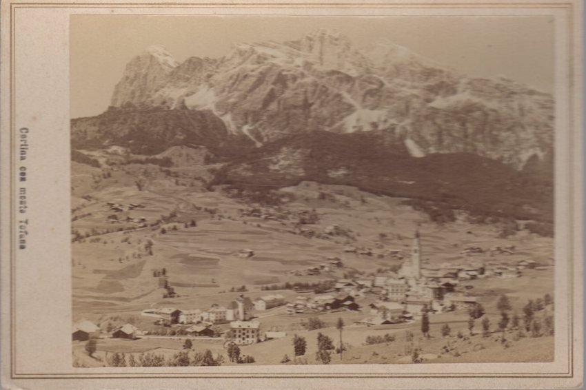 Cortina con Monte Tofana.
