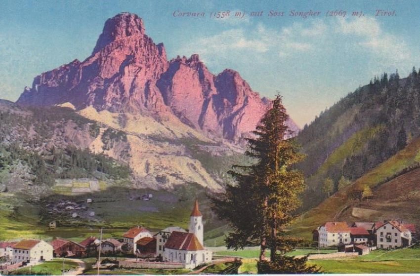 Corvara (1558 m) mit Sass Songher (2667 m).