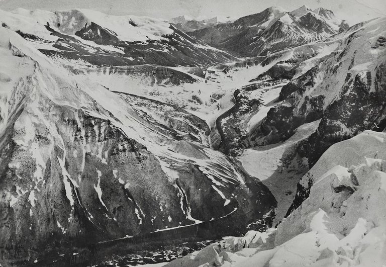 Die Teilnehmer der Ã–sterreichischen Himalaya-Dhaulagiri Expedition 1959'.