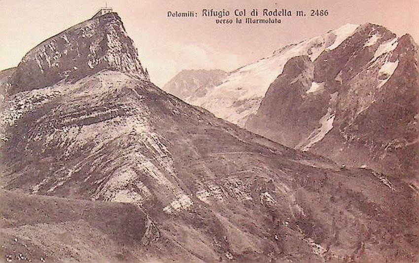 Dolomiti: Rifugio Col di Rodella m. 2486 verso la Marmolada.