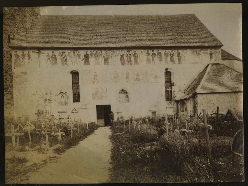 Il Ballo della Morte sulla chiesa di S. Vigilio in …