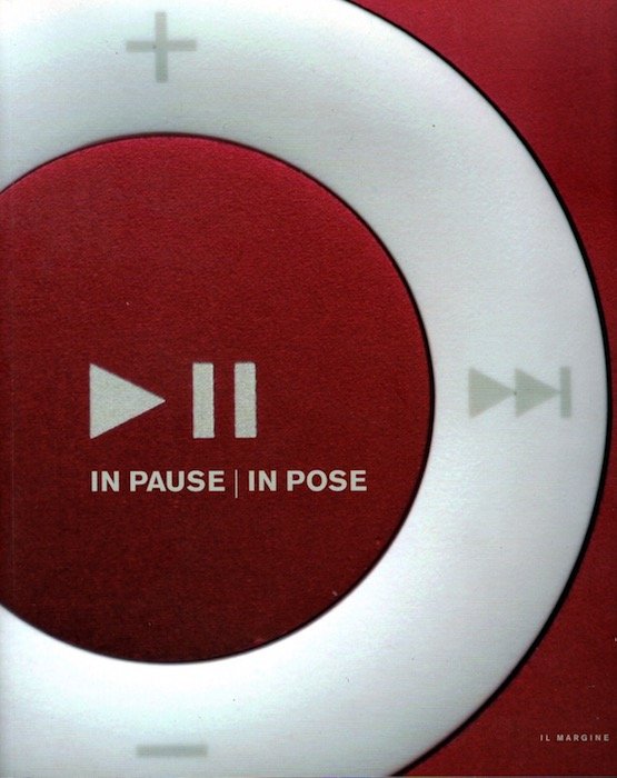 In pause/in pose.